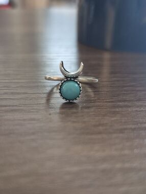 Turquoise Like Stone Silver Alloy Creacent Moon Ring - Sz 6